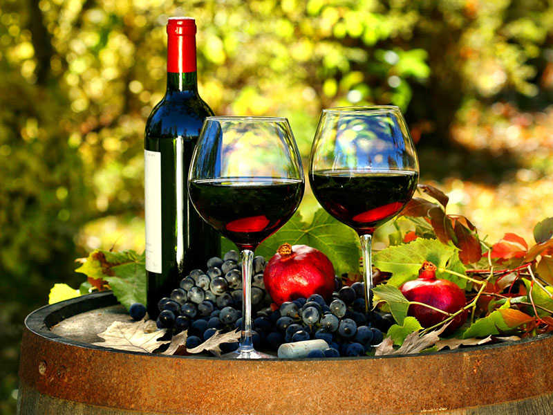rượu vang đỏ là một trong thức uống giúp nam giới cải thiện chức năng tình dục của mình rất hiệu quả.
