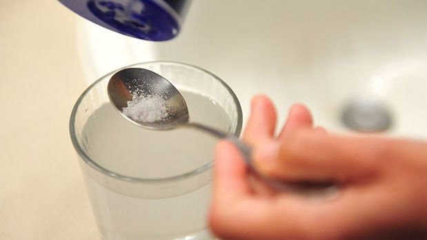 Pha nước muối để vệ sinh bên ngoài âm đạo cũng là một cách tốt để giúp phòng ngừa và điều trị viêm nhiễm phụ khoa, bởi muối có khả năng sát khuẩn