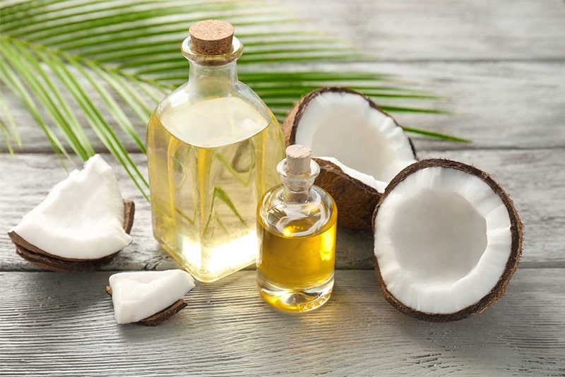 Hoạt chất axit lauric trong dầu dừa còn có công dụng ức chê sự phát triển của vi khuẩn và nấm men.